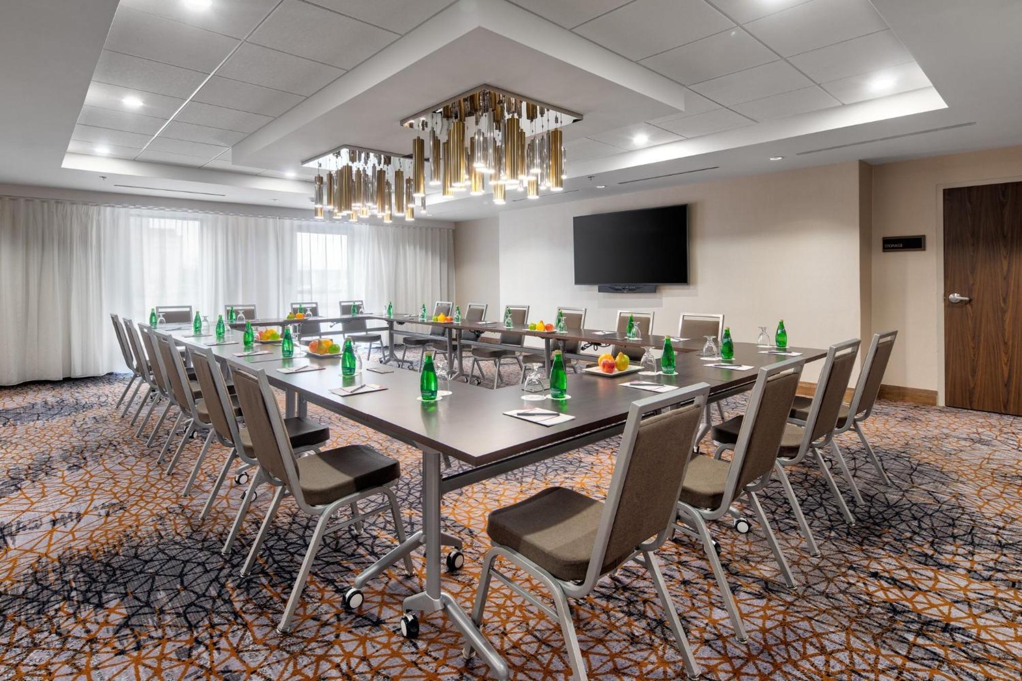 Crowne Plaza Toronto Airport By Ihg Hotel Bagian luar foto